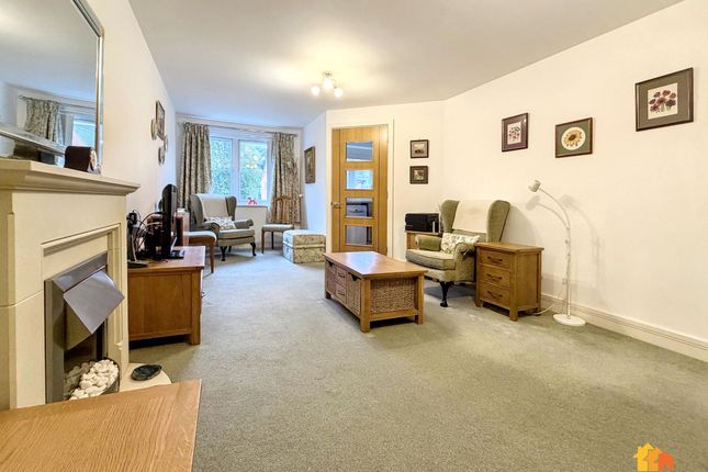 12 Liberty Court, Chesham photo 2