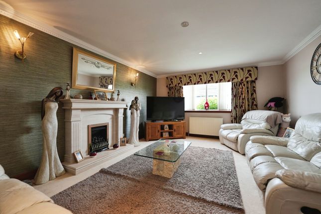 8, Lomond View, Ayr photo 4