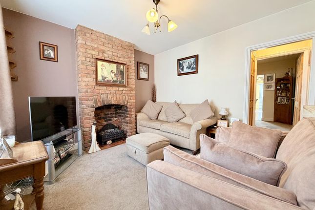 59, Woollard Street, Waltham Abbey photo 2
