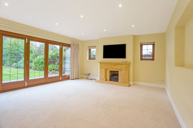6 Vicarage Way 32...