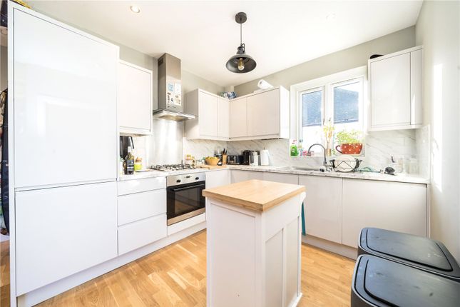 Flat for sale in Robson Avenue, London