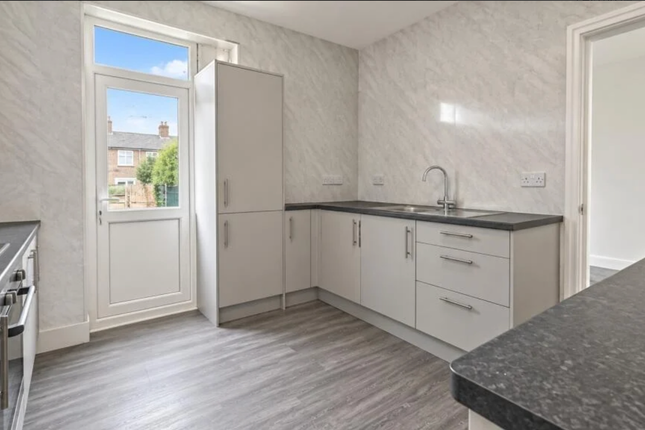3 Miriam Road, London photo 4