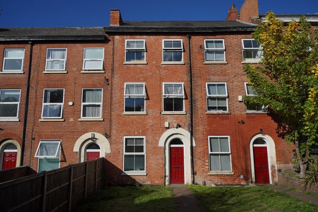 8-bed house on 8, Wellington Square, Nottingham, £225,000