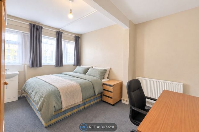 5-bed terraced on Stokes Croft, Bristol, £3,950/mo