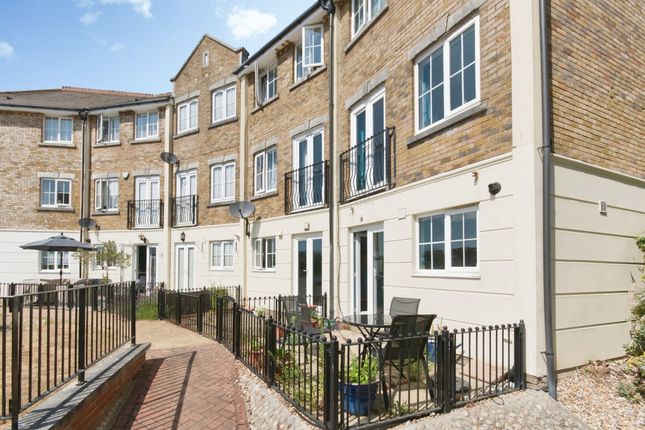 3-bed house on 25, Long Beach View, Eastbourne, £350,000