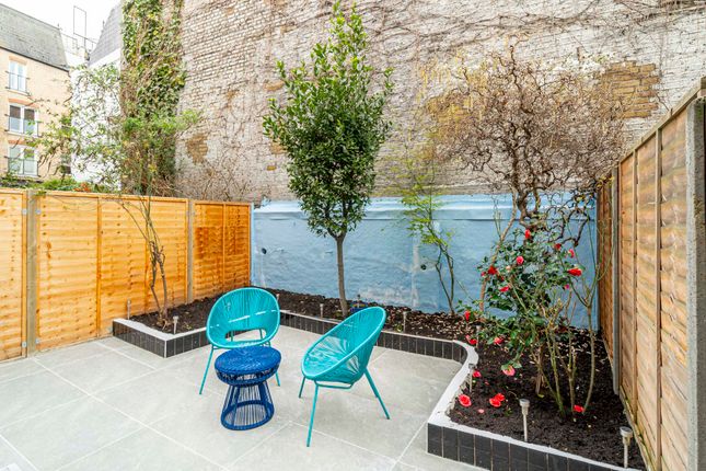 Flat for sale in Windsor Road, Holloway, London