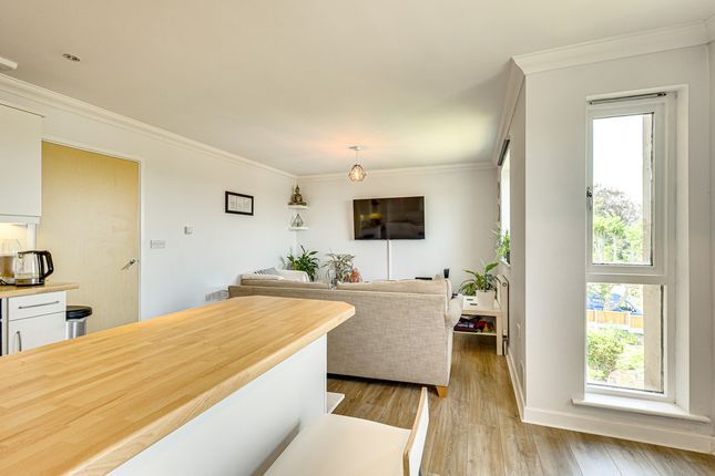 Flat FLAT 23, SOUTH POINT, 374 - 386, Prince Avenue, Westcliff-on-sea photo 4
