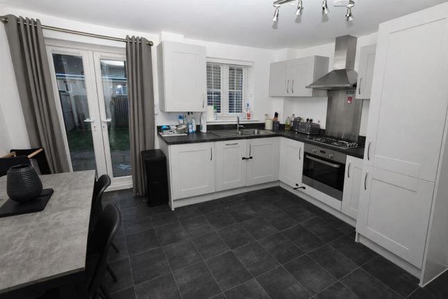 4, Stansfield Close, Bradford photo 3