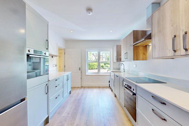 24, Eleanor Close, London photo 2