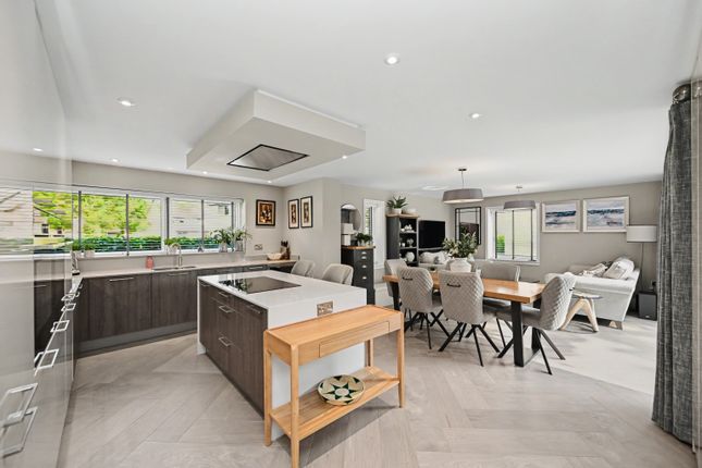 10, Gorse Farm Close, Rugby photo 3
