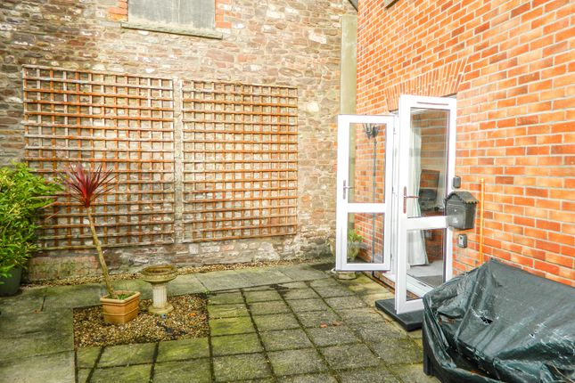 8 Pegasus Court Mill Street, Abergavenny photo 4