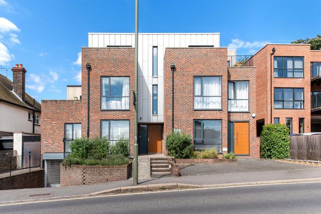 Flat 2, Chandler House, 3 Alexandra Road, Epsom photo 2