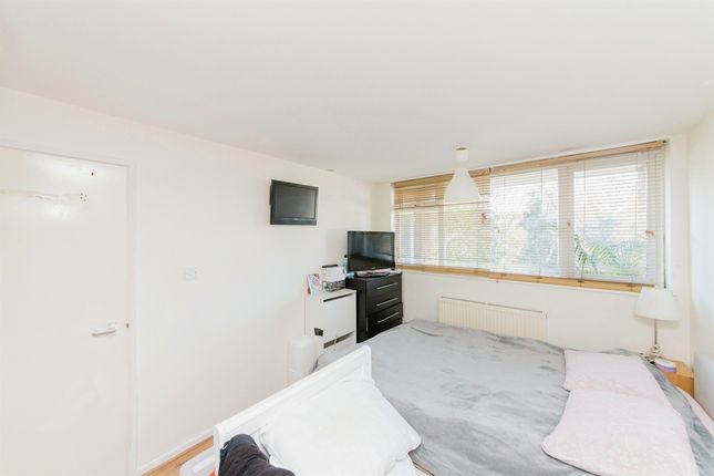 Flat for sale in Preston Hill, Kenton, Harrow