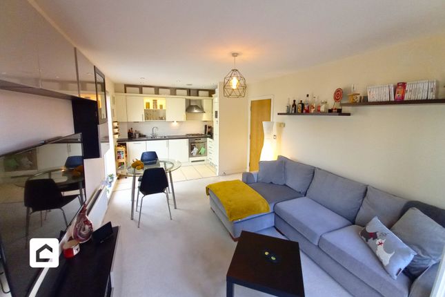 Flat 11, Buckland House, 18 The Moors, Redhill photo 3