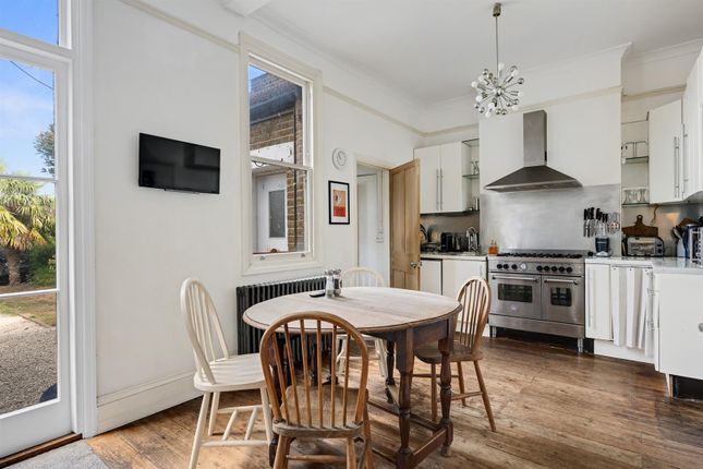 32, Gourock Road, London photo 4