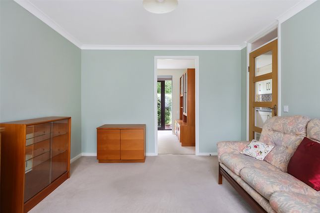 8, Birch Way, Surrey photo 4