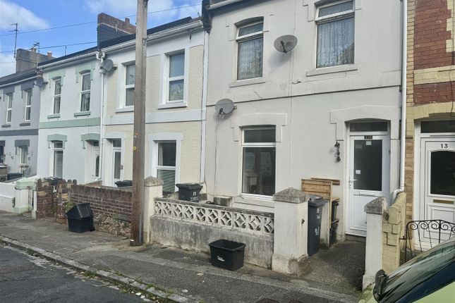 Flat to rent in 15 Lower Thurlow Road, Torquay, Devon
