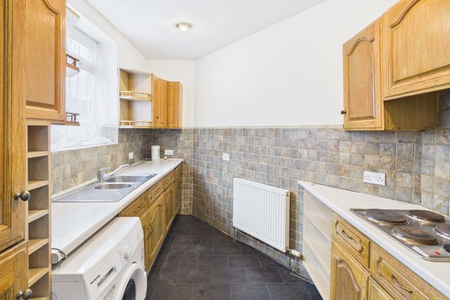 132 Queensgate, Bolton photo 4