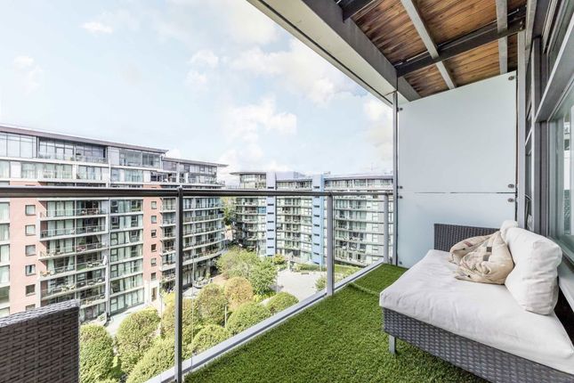 Flat 123, Howard Building, 368, Queenstown Road, London photo 4