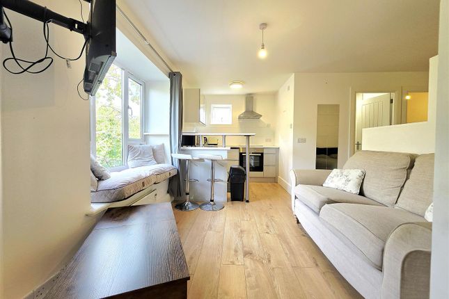 Hambledon Close, Uxbridge photo 2