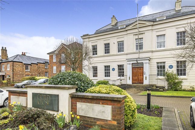 2-bed flat on 4 Cattley Close, Barnet, £630,000