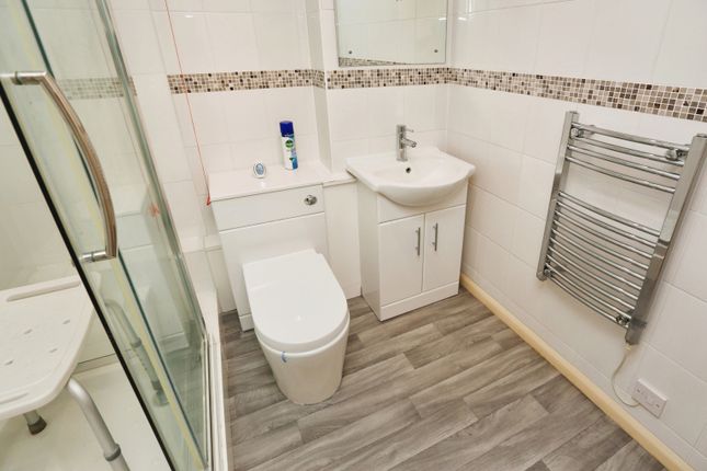 34, High Oaks House, Locks Heath photo 4