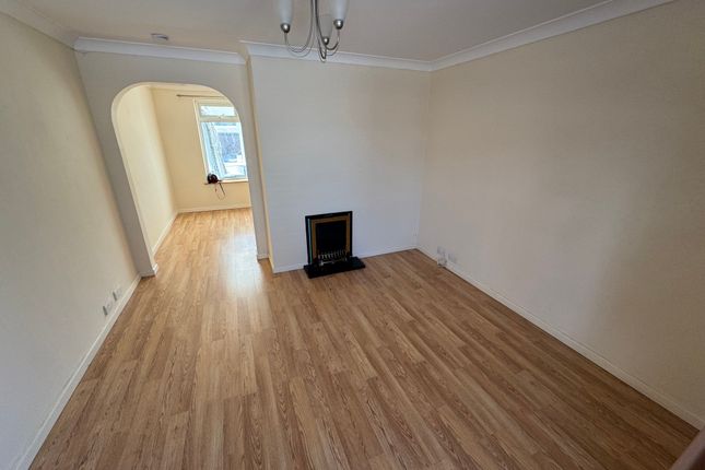 69, Gillingham photo 3