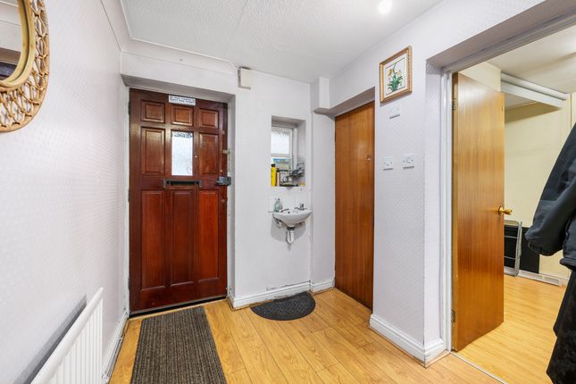 23, Saltire Gardens, Salford photo 4