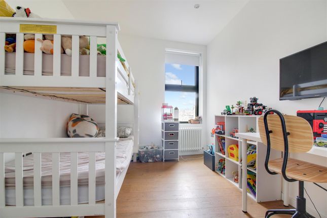 Property to rent in Crownhill Road, London