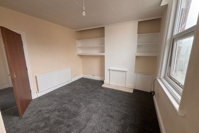 Flat to rent in Byron Street, Blackpool FY4