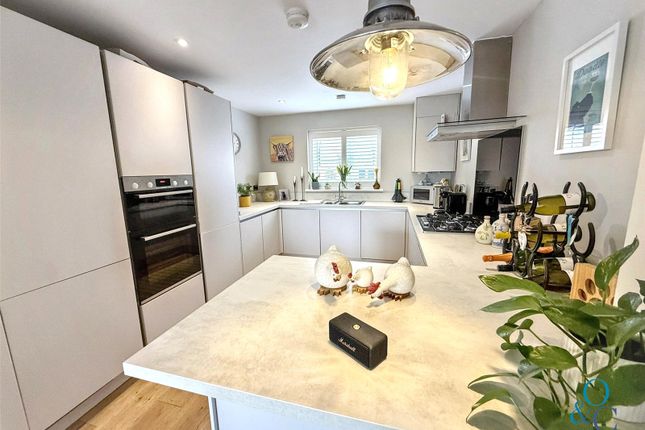2, Carne Close, Fowey photo 2
