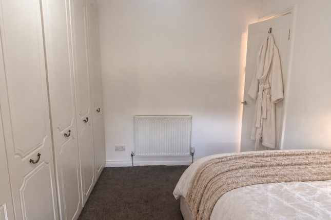 8, High Road, Loughton photo 3