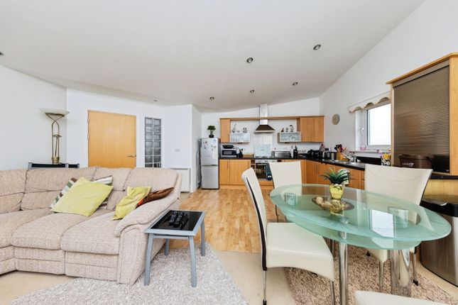 Flat 31, Cwrt Westfa,, Pentre Doc Y Gogledd, Carmarthenshire photo 4