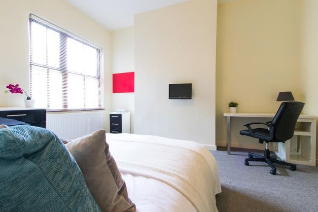 17, Ladybarn Road, Manchester photo 4