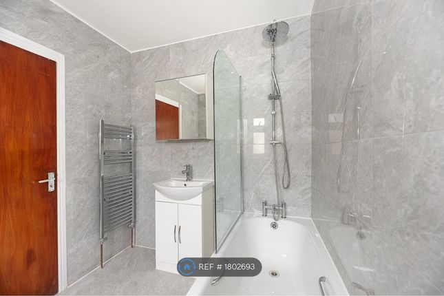 Norbury Crescent, Norbury, London photo 5