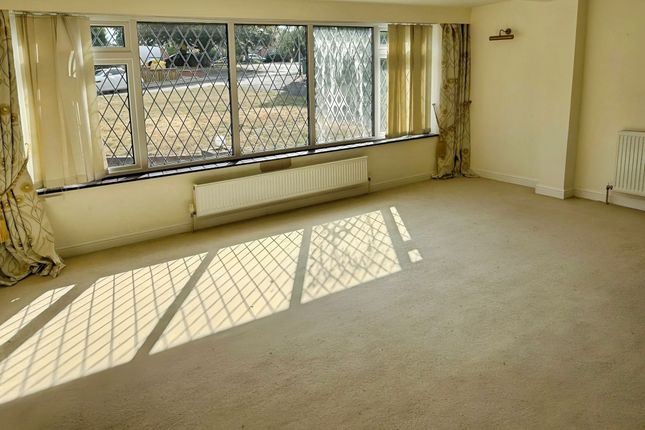 26, Hollies Way, Thurnby, LE7 photo 3