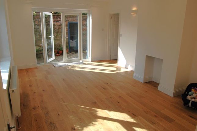 Detached house to rent in Pine View Close, Haslemere