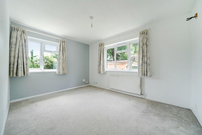 7, Martens Place, Farncombe photo 3