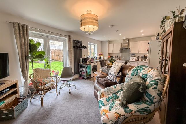 32, Woodlark Close, Buxton photo 4