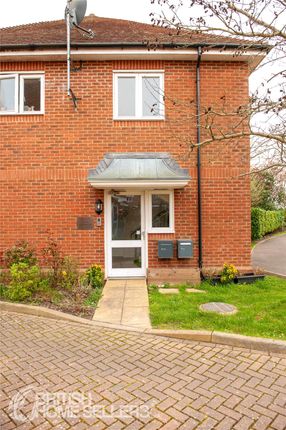 21, Old Common Close, Chichester photo 2