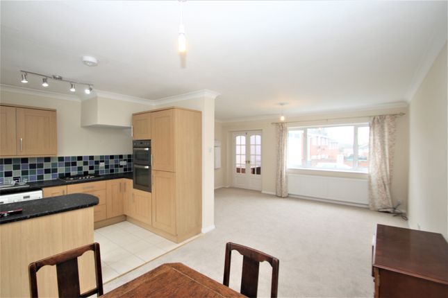 Terraced house to rent in Penshurst Road, Maidenhead