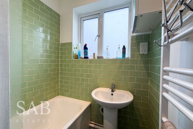 Room4, 314a, Ruislip Road East, Greenford photo 3