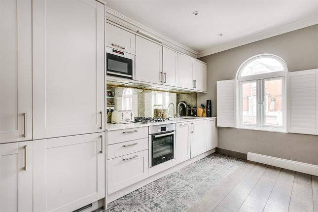 19b, Replingham Road, London photo 2