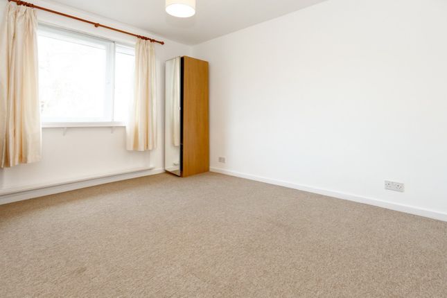 Terraced house to rent in London Road, London