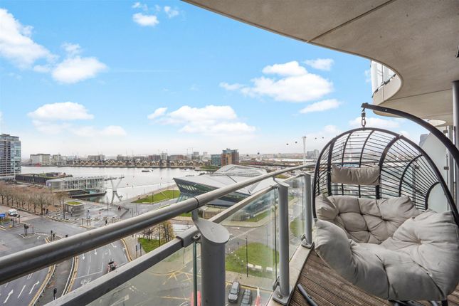 Apartment 903,, Hoola Apartments, Royal Victoria Dock photo 3