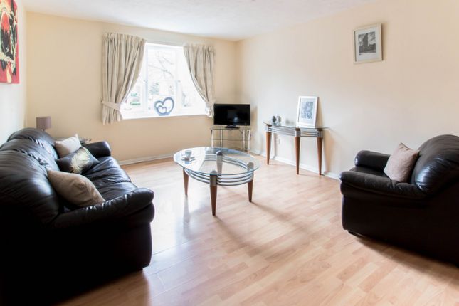 Flat to rent in Town Mead, West Green, Crawley