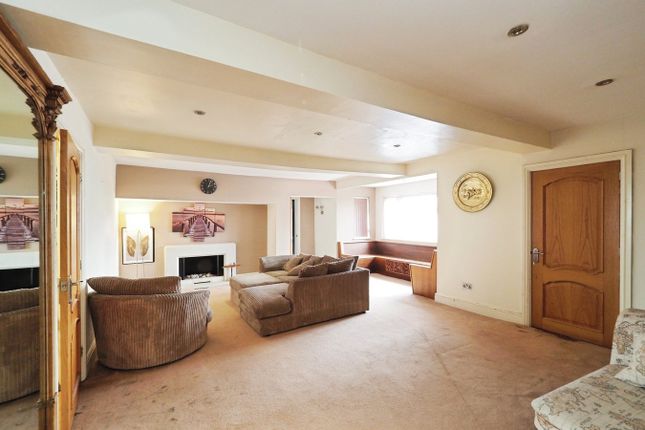 11, Maypole Hill, Swadlincote photo 2