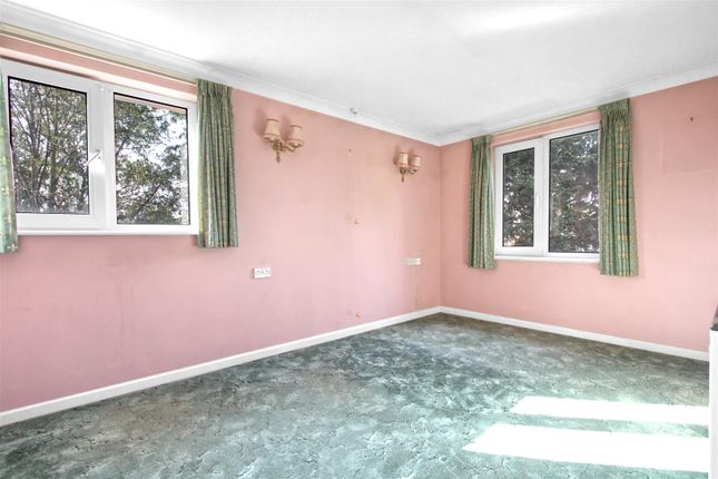 Flat for sale in Turners Hill, Cheshunt, Waltham Cross