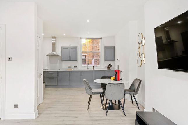 4 Beauchamp Place, London photo 2