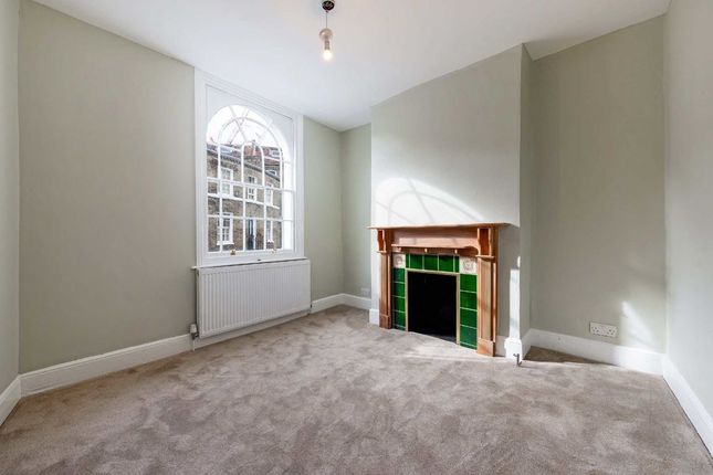 Flat to rent in Keystone Crescent, London